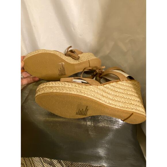 Women's Shoedazzle Wedge Sandals "Jillian" style, Tan faux suede Size 10 NIB - Picture 12 of 16